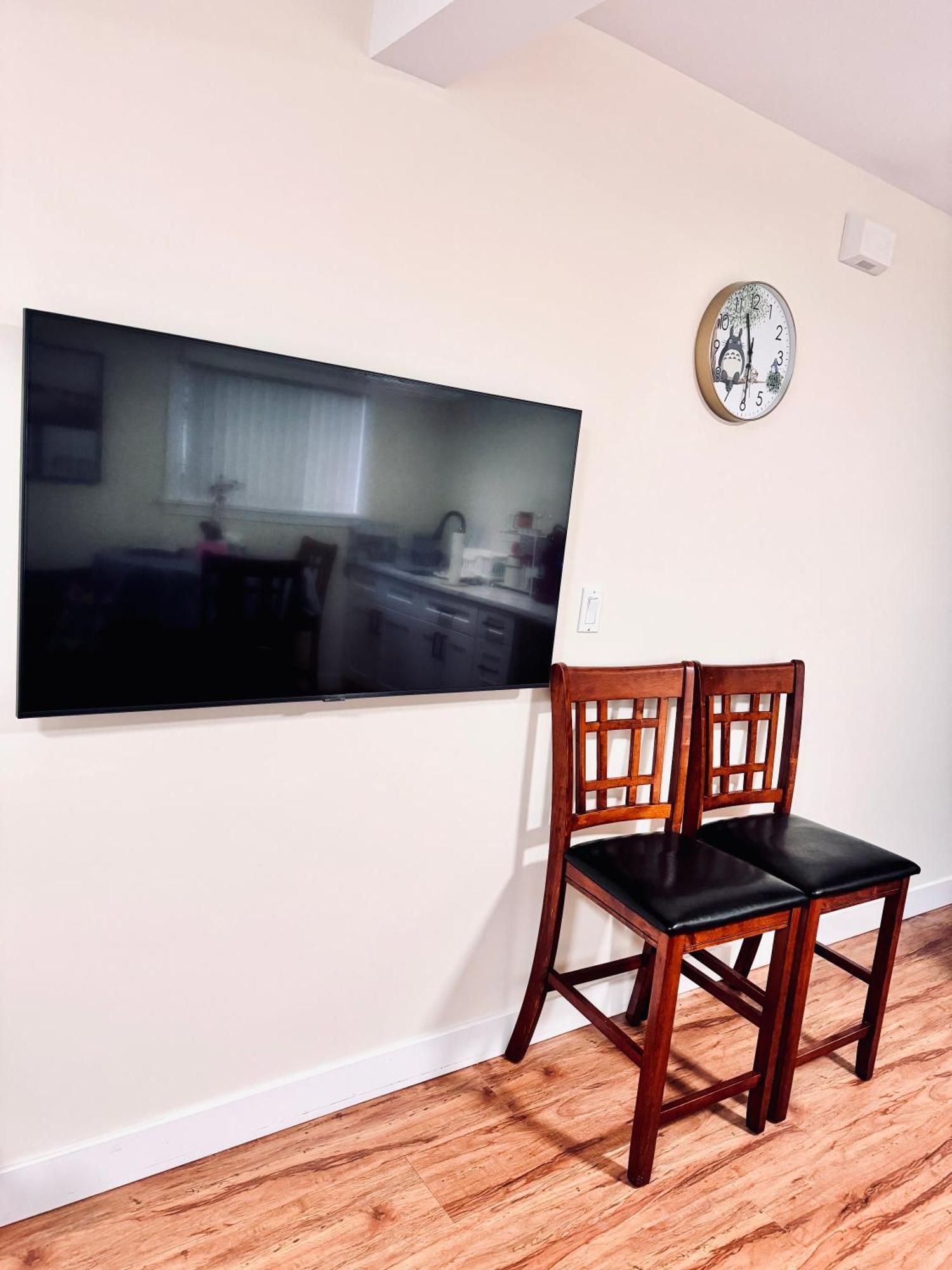 Cozy 2 Beds Spacious Rooms,Close To Transit Vancouver Exterior photo